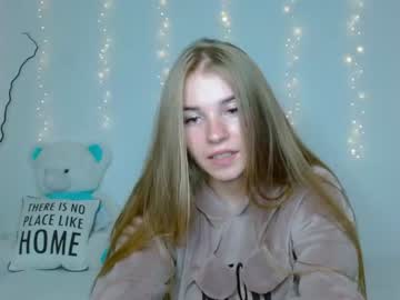 webcam girl little__cherrry live cam image #2524218