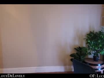 webcam girl lucydelovely live cam image #2326369