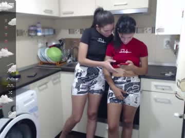 webcam couple maya_and_guests live cam image #2410936