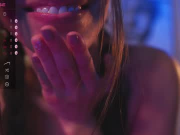 webcam girl lucie_beltran live cam image #6598427