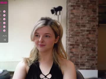 webcam girl lucydelovely live cam image #4959080