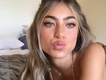 webcam girl skyelia live cam image #7020418