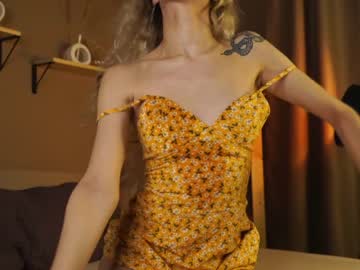 webcam girl cuteelsa_ live cam image #5526628