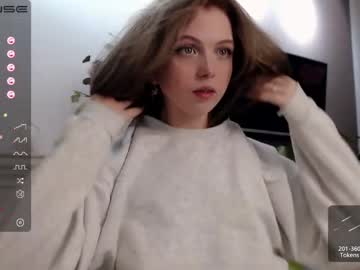 webcam girl small_blondee live cam image #2055190