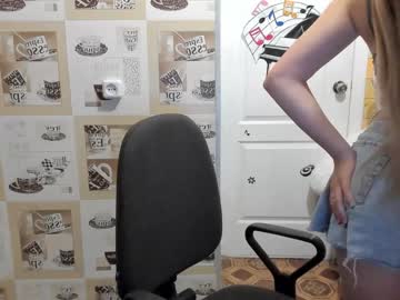 webcam girl emmika_ live cam image #2227783