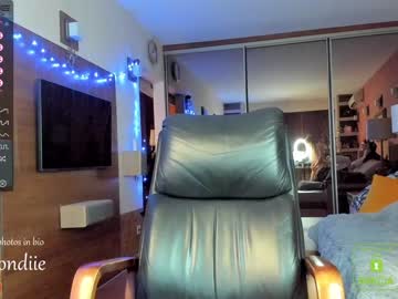 webcam girl bestblondiiecb live cam image #3610771