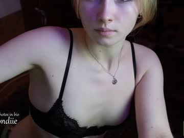 webcam girl bestblondiiecb live cam image #3875573