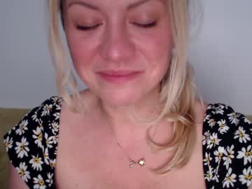 webcam girl kiradivine live cam image #1811381