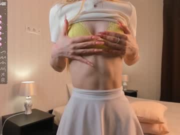 webcam girl alicemoors live cam image #4338402