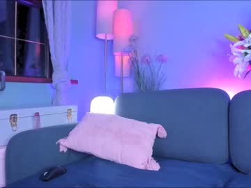 webcam girl littlee33 live cam image #4406109