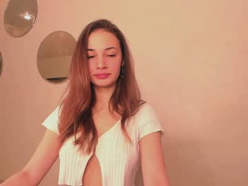 webcam girl strawberry_donut live cam image #972669