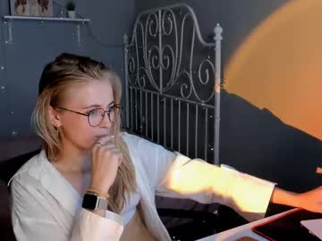 webcam girl linellali live cam image #2499361