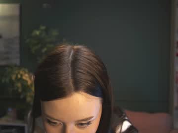 webcam girl ella_knockers_xl live cam image #1292410
