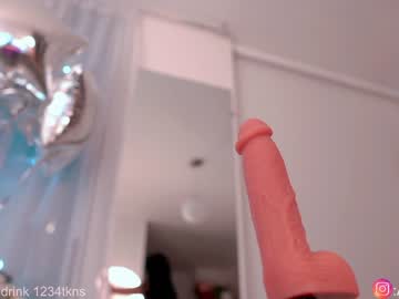 webcam girl alicia_uwu live cam image #3378567