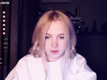 webcam girl small_blondee live cam image #477546