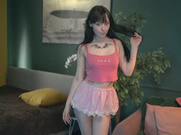 webcam girl ella_knockers_xl live cam image #2211351