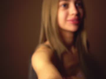 webcam girl cuteelsa_ live cam image #5914428