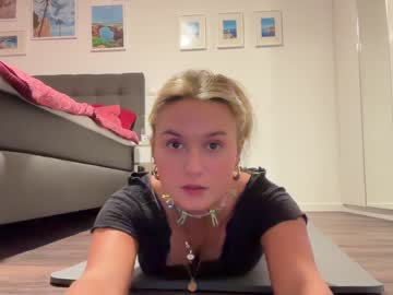 webcam girl sarahsapling live cam image #5442866