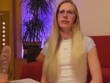 webcam girl girl_i_am live cam image #6701958