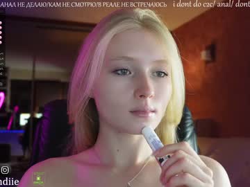 webcam girl bestblondiiecb live cam image #4847758