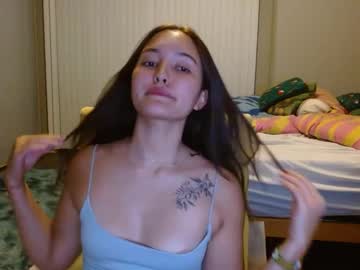 webcam girl emma_peaches18 live cam image #7021245