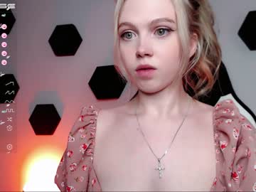 webcam girl small_blondee live cam image #4105461