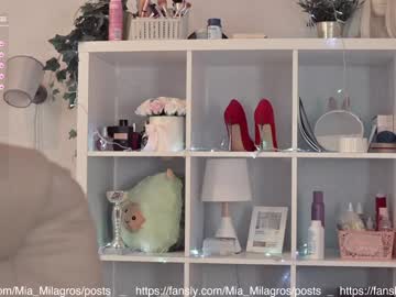 webcam girl mia_milagros live cam image #2496423