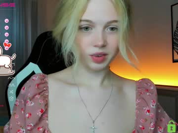 webcam girl small_blondee live cam image #3737322
