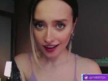 webcam girl _yvie_ live cam image #3946303