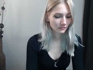 webcam girl gilliana_mo live cam image #386406