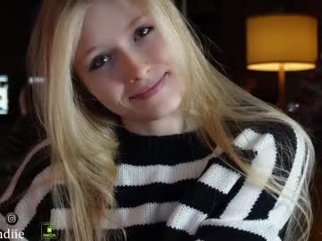 webcam girl bestblondiiecb live cam image #6097154