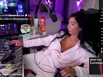 webcam girl evelyne92 live cam image #5623245
