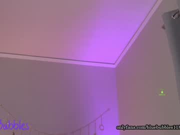 webcam girl blue_bubbles118 live cam image #2373535