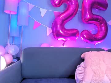 webcam girl littlee33 live cam image #5041159