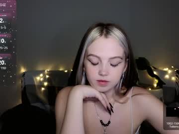 webcam girl small_blondee live cam image #5643399