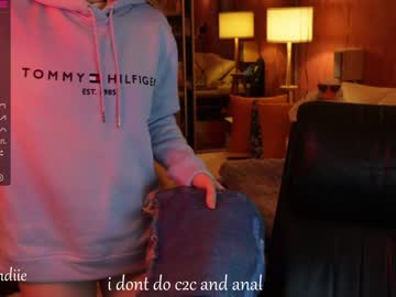 webcam girl bestblondiiecb live cam image #4027889
