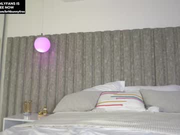 webcam girl camilitasu live cam image #6120321