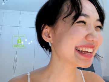 webcam girl lee_yoona live cam image #704867