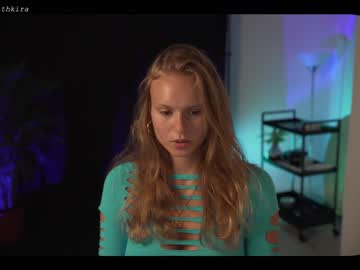 webcam girl chillwithkira live cam image #2357132