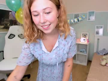 webcam girl lottie_shine live cam image #2878510