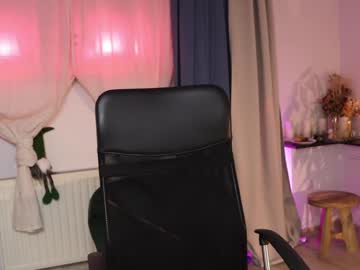 webcam girl taralanes live cam image #6206024