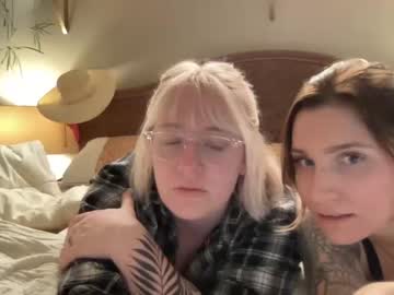 webcam couple double_trouble420 live cam image #2918099