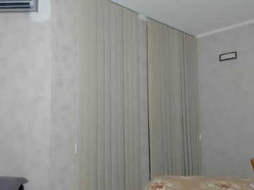 webcam girl melon_mussy live cam image #3345560