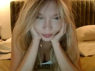 webcam girl bitter_moon live cam image #4036704