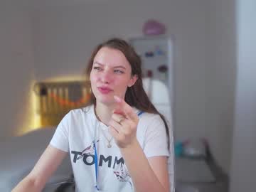 webcam girl pion_white live cam image #1523455
