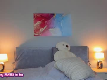 webcam girl your__voice live cam image #1905109