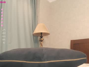 webcam girl yoomi_lee live cam image #545515