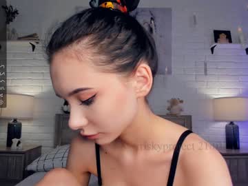 webcam girl riskyproject live cam image #6229379