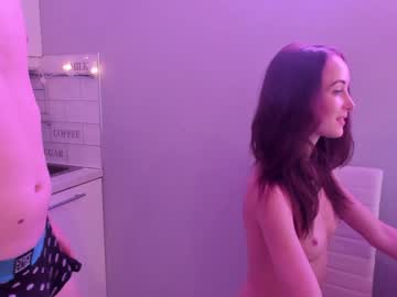 webcam girl queenieandliam live cam image #777746