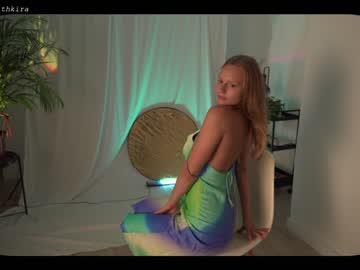 webcam girl chillwithkira live cam image #2135333